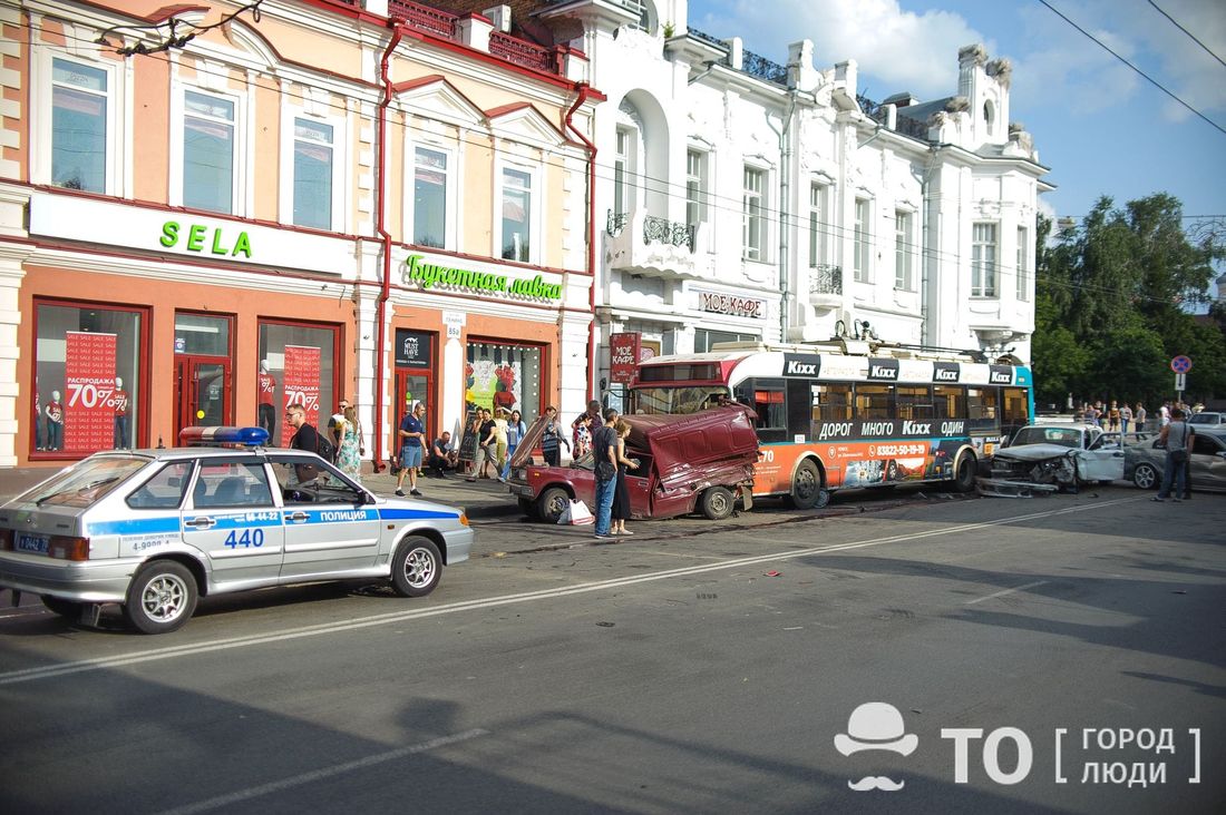 Происшествия, Томские новости, авария ДТП происшествия дорожная обстановка врезались пострадали Авария, перекрывшая главную магистраль Томска (ФОТО)