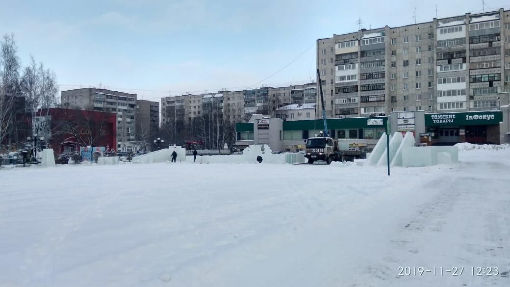 Новый год ❄, Томские новости, ледовые скульптуры студотряды украшение города В томском сквере студотрядов заливают каток и устанавливают ледовые фотозоны