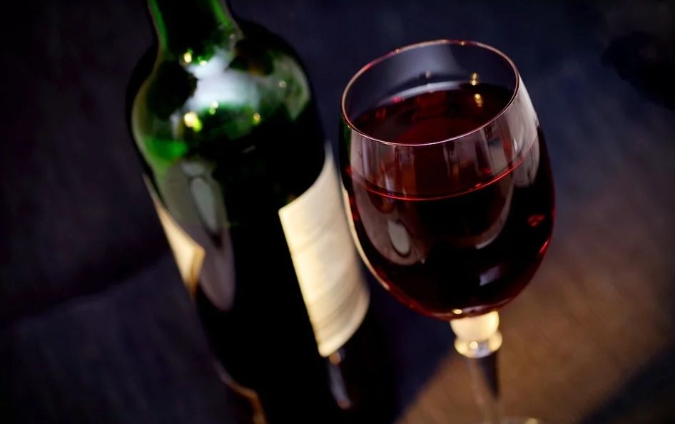 Криминал, Томские новости, спирт нелегальный алкоголь запрещенный алкоголь контрафакт отрава Томские полицейские изъяли более 40 тонн нелегального алкоголя