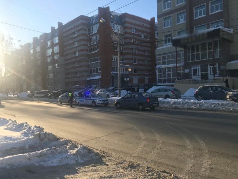 Происшествия, Томские новости, Томск ДТП ребенок пешеход наезд очевидцы В Томске 8-летний ребенок попал под колеса на переходе, требуется помощь очевидцев