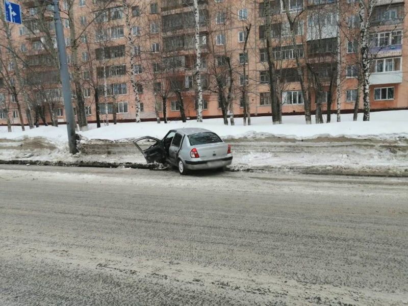 Происшествия, Томские новости, авария дтп врезались пострадали водка происшествий дорожная обстановка жесть Томска В Томске на пр.Мира столкнулись Renault и Volkswagen