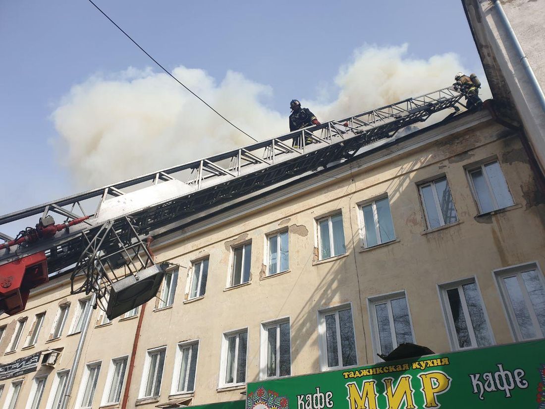 Происшествия, Томские новости, пожар загорелись горит огонь сводка происшествий пострадали от огня Крупный пожар на Кирова в Томске ликвидирован