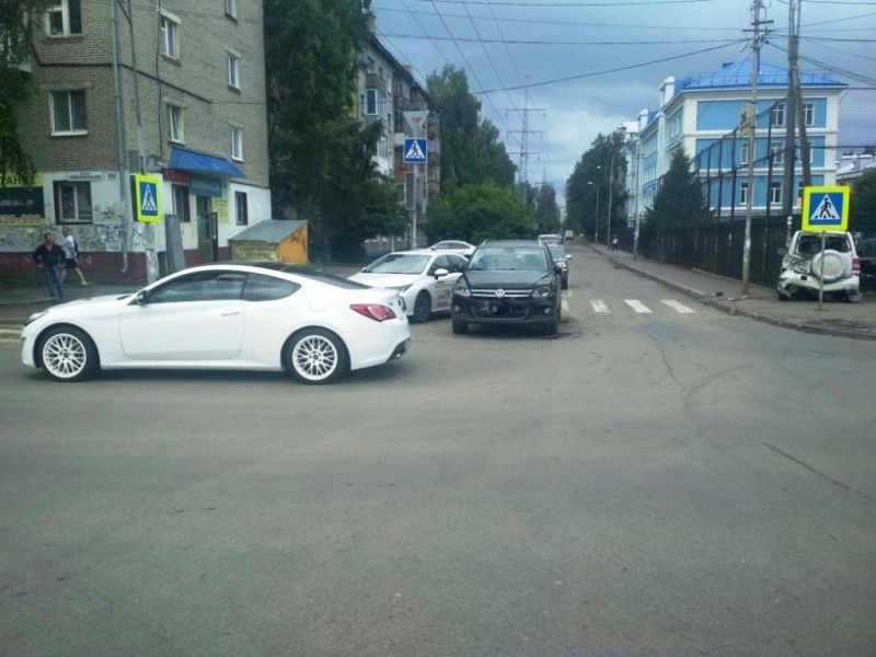 Происшествия, Томские новости, томск комсомольский енисейская дтп На перекрестке с отключенными светофорами в Томске пострадало 4 автомобиля