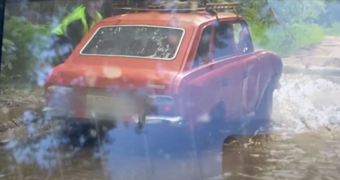 Криминал, Происшествия, Томские новости, томск дпс нетрезвые водитель полиция ИЖ Комби Водитель старого «ИЖа» и шесть его нетрезвых пассажиров пытались скрыться от томских полицейских