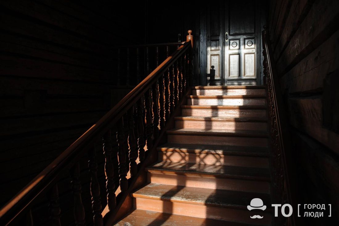 Деревянная архитектура, Музеи Томска, Томские новости, Частный музей Профессорская квартира памятник архитектуры сбор средств реставрация парадной лестницы Томский музей «Профессорская квартира» собирает деньги на реставрацию лестницы