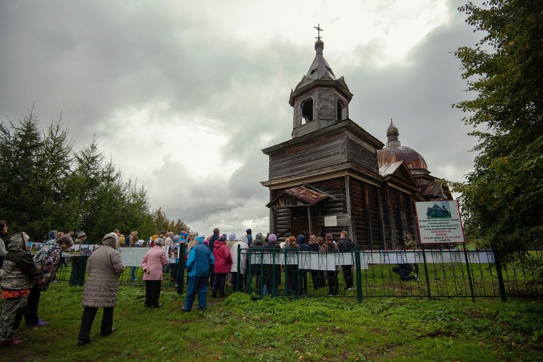 Деревянная архитектура, Томские новости, нагорный иштан церковь старинный храм история сибири сибириада кончаловский новости интересное В Нагорном Иштане Томской области прошел молебен о сохранении Петропавловской церкви