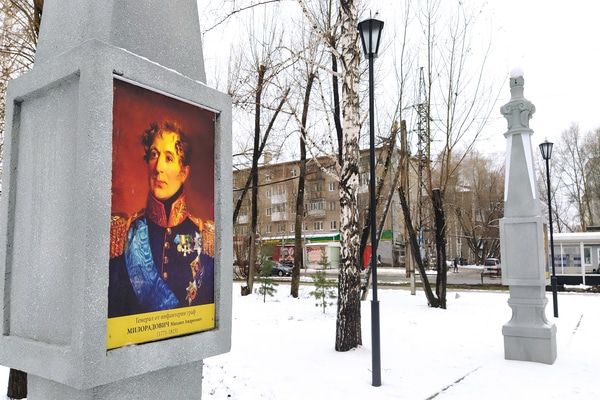 Городское благоустройство, Томские новости, паямтник благоустройство стелы У памятника Суворову в Томске появились стелы с подсветкой