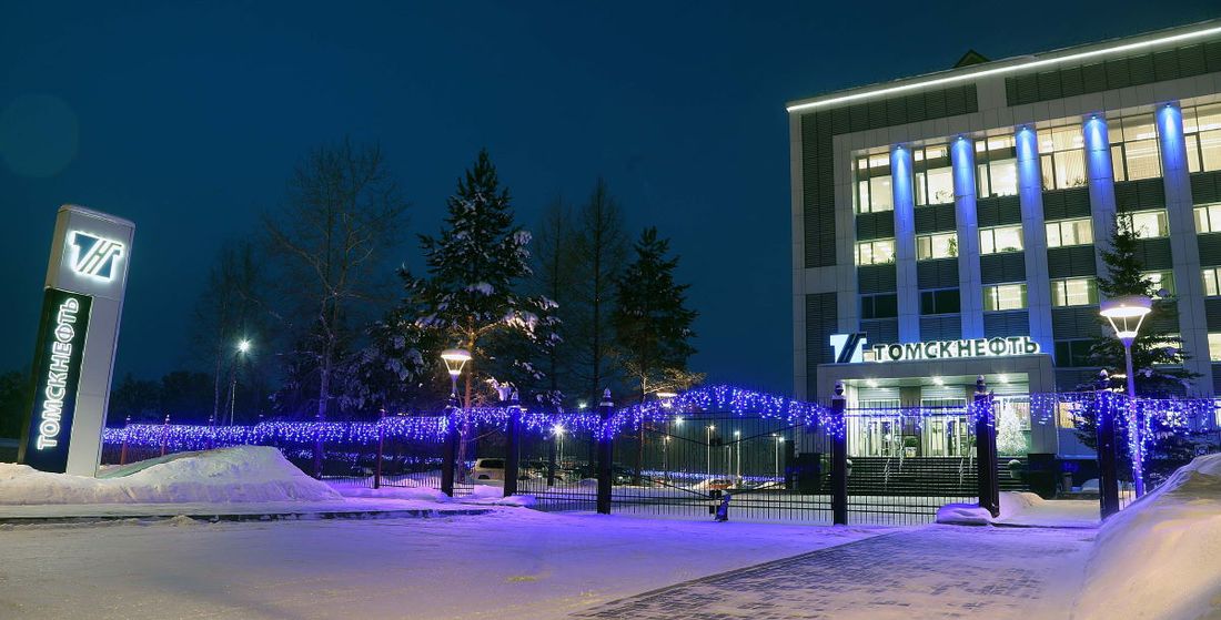 Томские новости, Томскнефть ВНК, Томскнефть Стрежевой Новый год украшения праздники иллюминация елка Сотрудники «Томскнефти» помогли украсить Стрежевой к Новому году