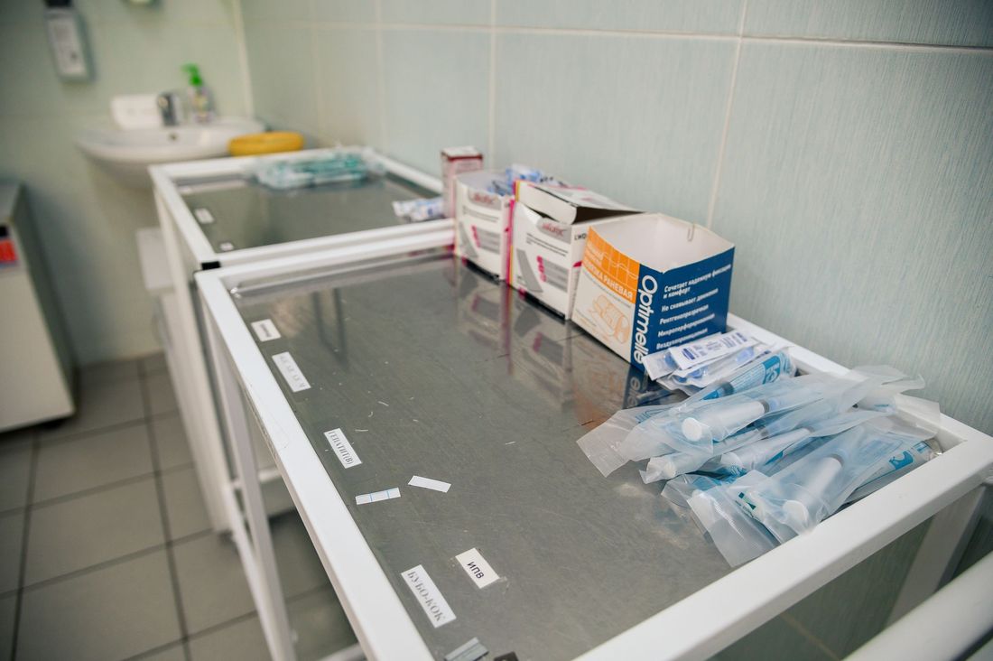 Криминал, Происшествия, Томские новости, вакцинация коронавирус инфекция арестовали задержали подлог Сотрудница одного из томских медучреждений вносила ложные сведения в реестр о вакцинации и уничтожала вакцину