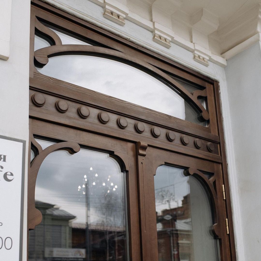 Архитектура и дизайн, Город, Еда, Исторический центр, Томские новости, город новая дверь исторические здания восстановили починили отремонтировали Владельцы томского кафе отреставрировали дверь в старинном особняке Флеера