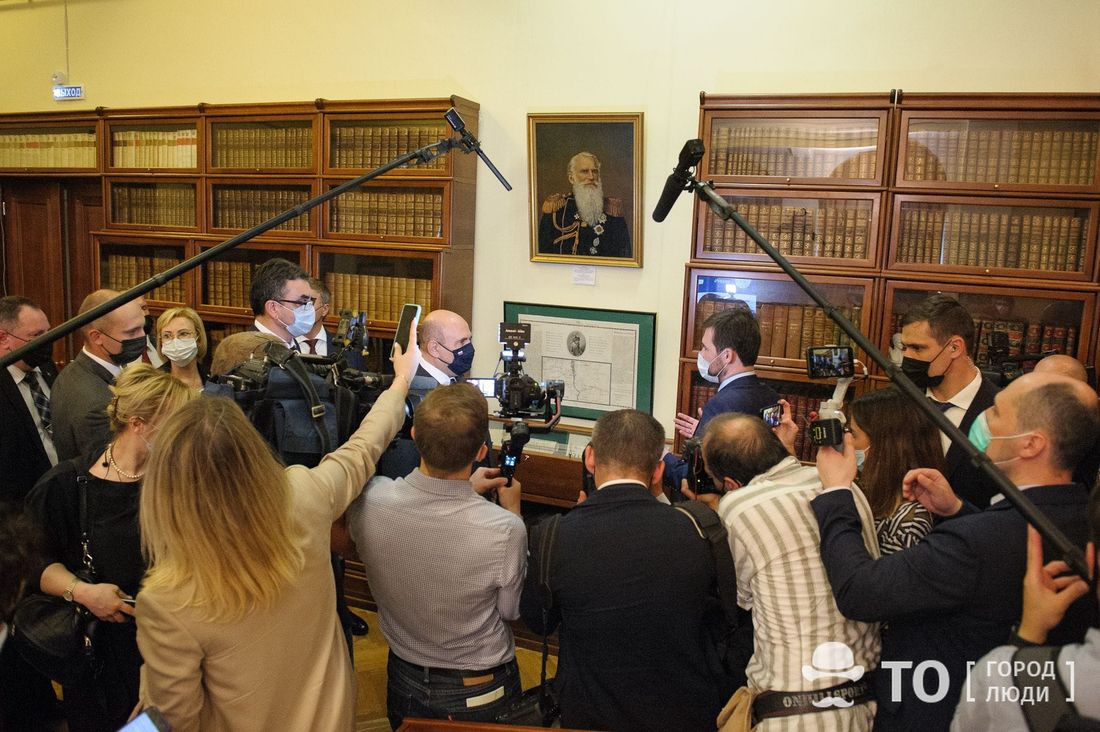 Книги в Томске, ТГУ, Томские новости, ТГУ образование вуз библиотека экскурсии Строгановская библиотека и автограф Гоголя: премьер-министр посетил Музей книги Научки ТГУ