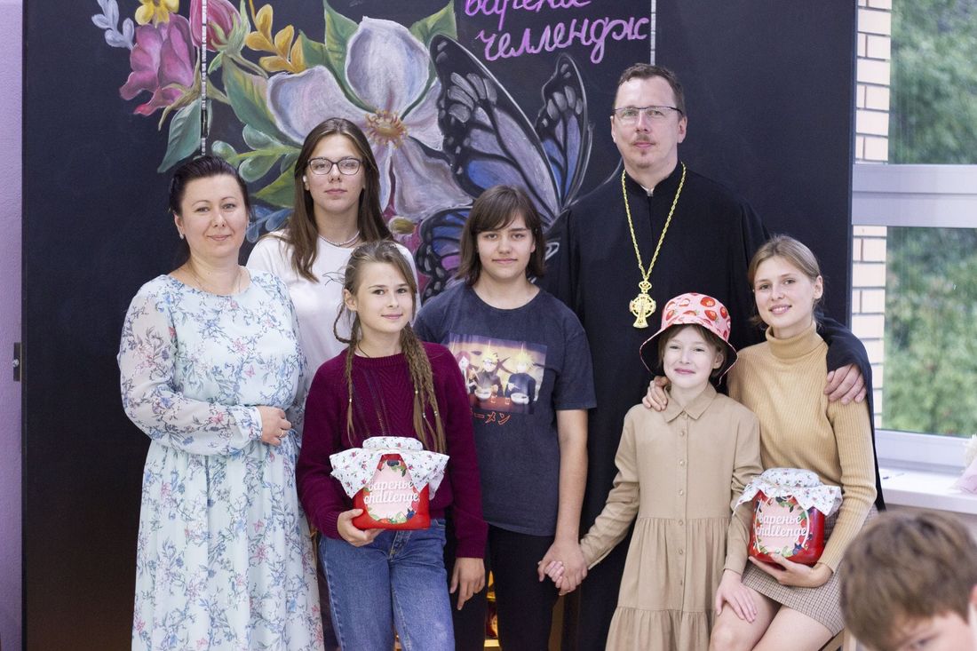 Благотворительность, Томские новости, варенье клубника томск фонд алены петровой благотворительность новости интересное Более 700 тысяч рублей пожертвовали томичи в рамках благотворительной акции «Варенье challenge»