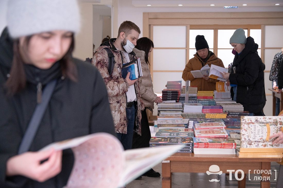 Книги, Томские новости, ТПУ книги издательство выставка куда сходить купить книги миф образование В Томске впервые прошла книжная ярмарка издательства МИФ