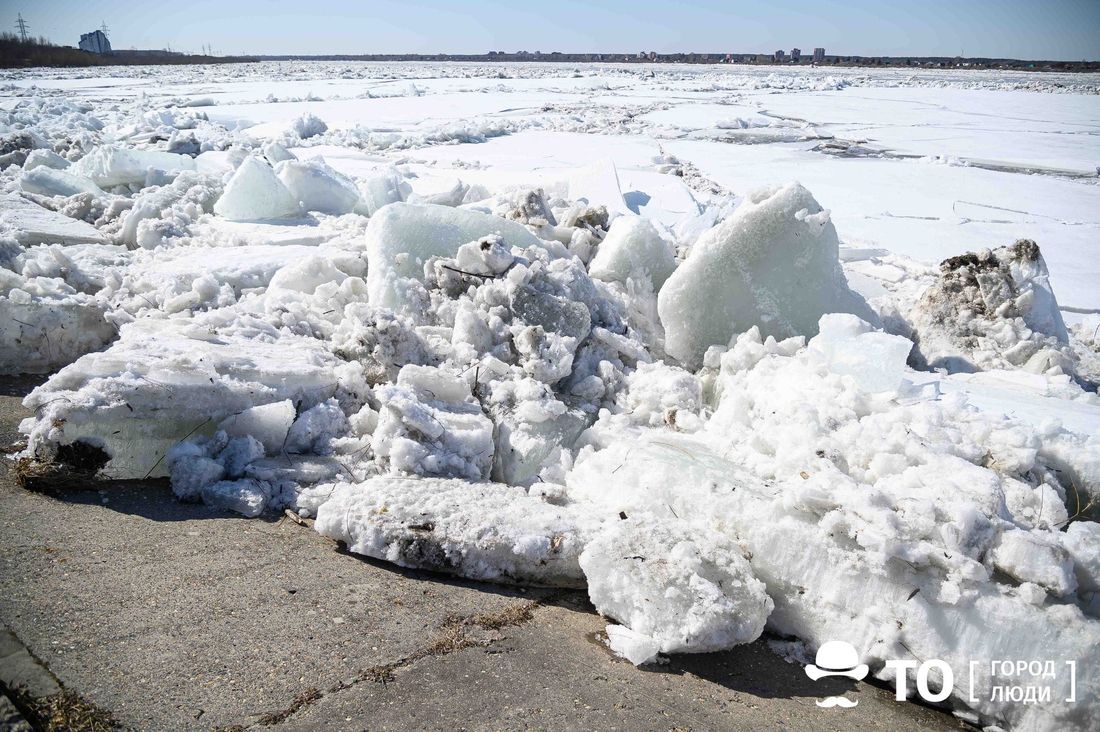 Происшествия, Томские новости, сухогруз затопил баржу Томь происшествия водный транспорт В Томске ледоход затопил баржу