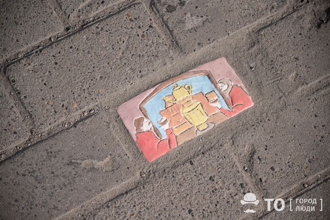 Городское благоустройство, Дороги, Исторический центр, Конкурсы и акции, Томские новости, заплатки декоративные элементы дороги ямы на дорогах На улицах Томска появились «арт-заплатки»