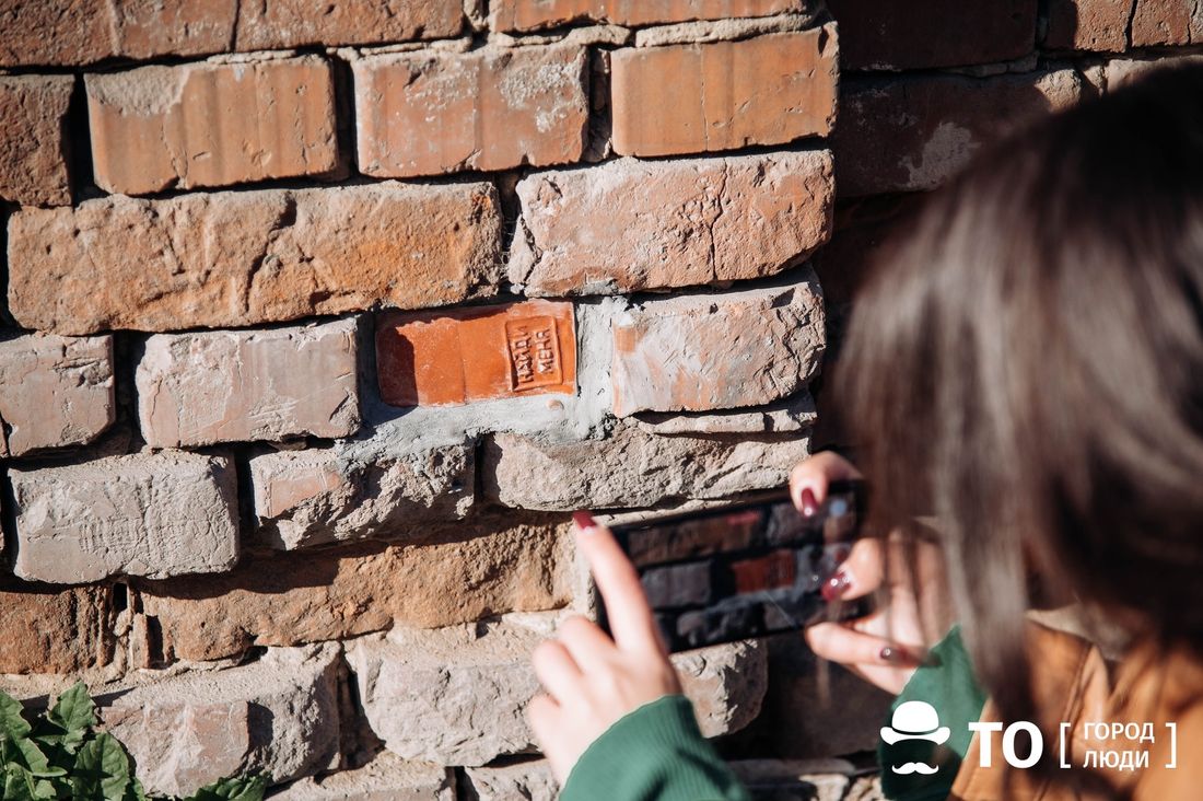 Исторический центр, Культура в Томске, Томские новости, экскурсия заплатки путешествия интересные новости Томска куда сходить В Томске появился новый маршрут с арт-заплатками «История Томска на кирпичных клеймах»