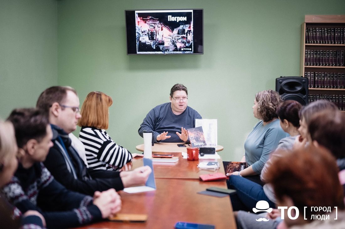«Макушин Медиа», Книги, Книги в Томске, Культура в Томске, Томские новости, рома погром мальцев встреча выступление разговоры с людьми томские книги Автор романа «Погром» Сергей Мальцев встретился с «Клубом любителей чтения хороших книг»