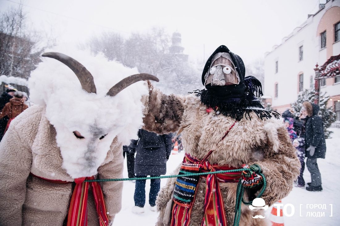 Праздники, События, Томские новости, томск события первый музей славянской мифологии колядки праздники фольклор театр окрутники гуляния Шумные песни и яркие костюмы: как прошли колядочные гуляния в Томске