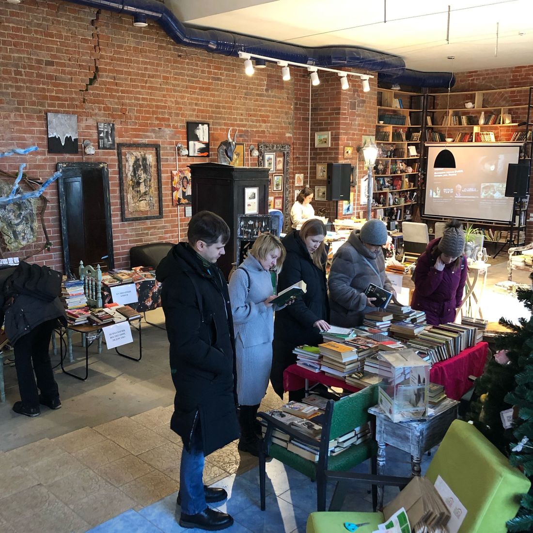 Афиша Томска, Благотворительность, Котики, Культура в Томске, Томские новости, ярмарка книги томск новости интересное куда сходить благотворительность афиша бесплатно В томском арт-пространстве Zalisha пройдет благотворительная книжная ярмарка