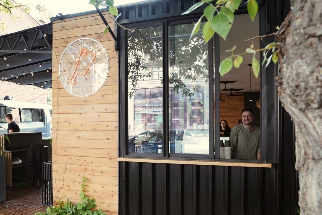 Еда, Томские новости, томск открытие летняя веранда стейк-хаус антрекот отдых интересные места куда сходить Томский стейк-хаус «Антрекот» открыл летник с контактным баром и фудтраком