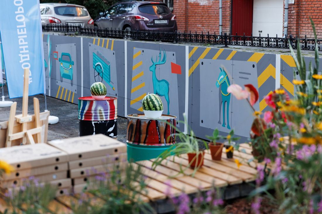 Газпромнефть-Восток, Томские новости, Родные города интересные новости двор мурал В Томске при поддержке «Газпромнефть-Востока» открыли обновленный двор с муралом