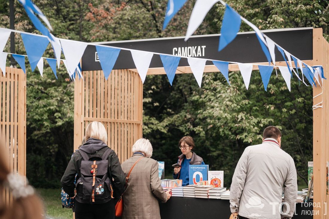 Бизнес, Книги, Люди, Рассказано, Томские новости, томск фестиваль искусства и чтение том мероприятие события книги издатели ярмарка тгу куда сходить Две тонны книг. Какие новинки приехали в Томск на фестиваль искусства и чтения «ТОМ»