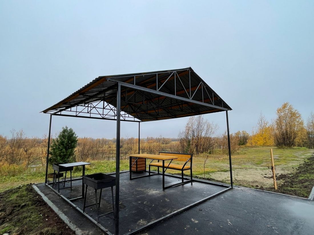 Томские новости, беседки мангалы благоустройство город интересные новости Томска На набережной реки Пасол в Томской области появились крытые беседки и мангальные зоны