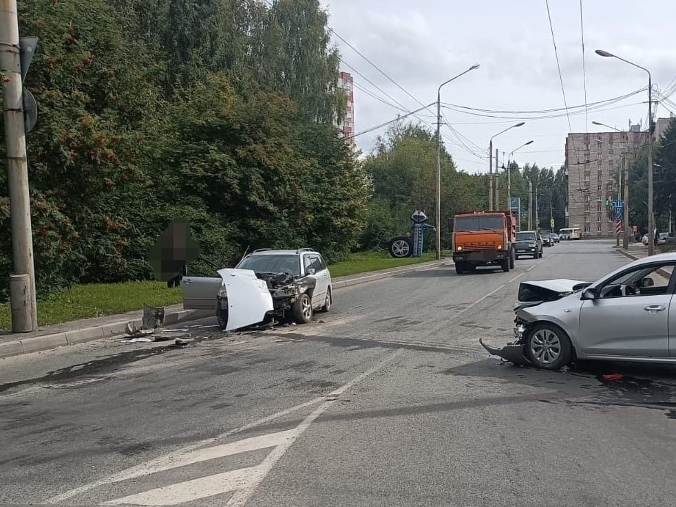 Происшествия, Томские новости, авария ДТП врезались сводка происшествий жесть Томска интересные новости Женщина пострадала при столкновении двух иномарок в Томске