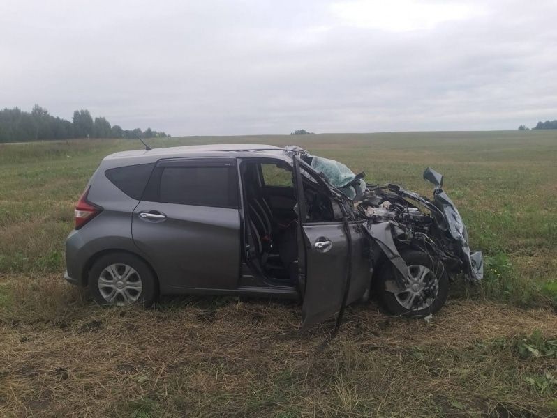 Происшествия, Томские новости, авария ДТП интересные новости Томска инциденты дорожная обстановка аварии жесть Томска Nissan въехал в «Газель» и вылетел в кювет на трассе в Томской области