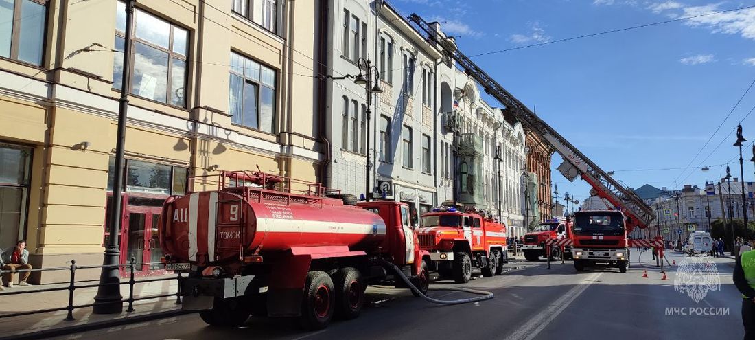 Происшествия, Томские новости, пожар горит огонь интересные новости сводка происшествий жесть Томска В Томске загорелась кровля музыкального колледжа им. Денисова