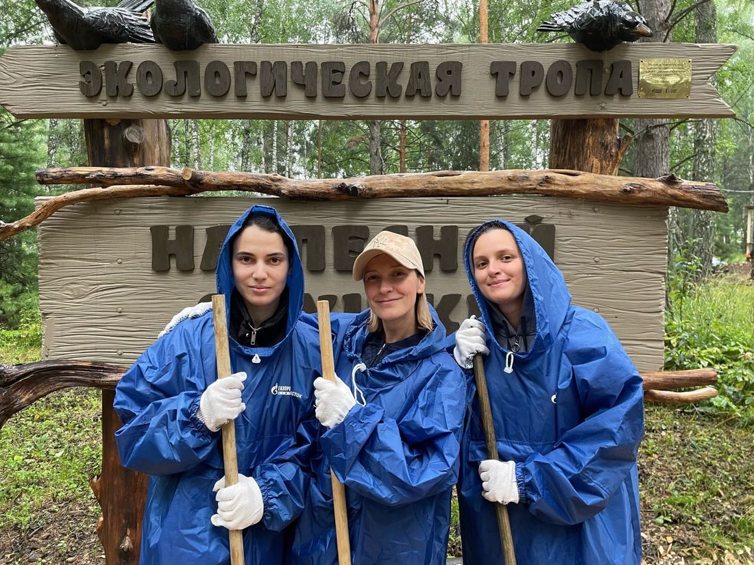 Томские новости, околица парк экотропа интересные новости Томска Волонтеры «Газпромнефть-Востока» помогли обновить экологическую тропу в любимом сельском парке томичей