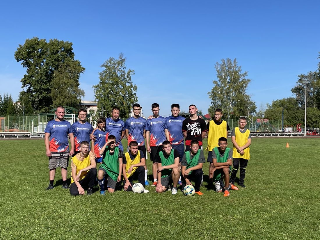 Ростелеком, Томские новости, Ростелеком интересные новости благотворительность Команда волонтеров томского «Ростелекома» сыграла в футбол с воспитанниками Бакчарского детского дома