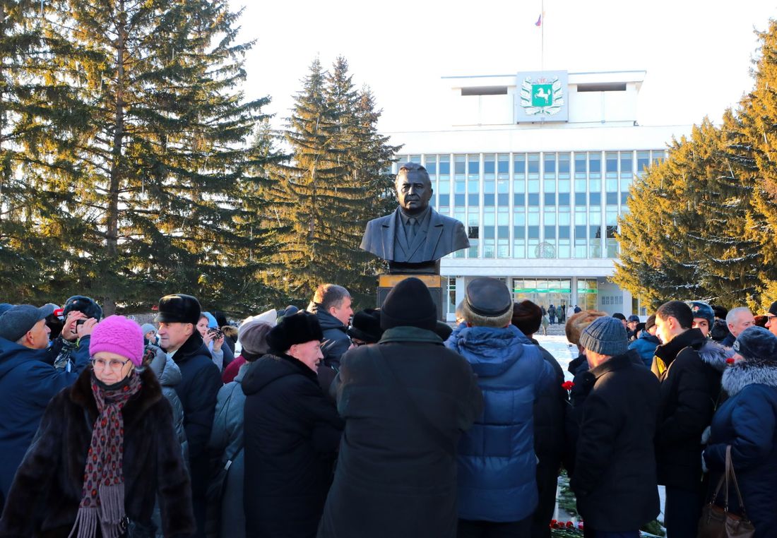 Памятники, Томские новости, памятник бюст интересные новости Томска В Томске открыли памятник Егору Лигачеву