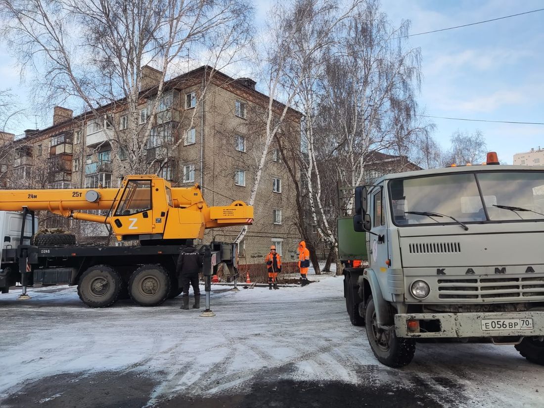 Городское благоустройство, Томские новости, фонарь установка город безопасность свет интересные новости Томска В Томске устанавливают фонари у 18-й гимназии