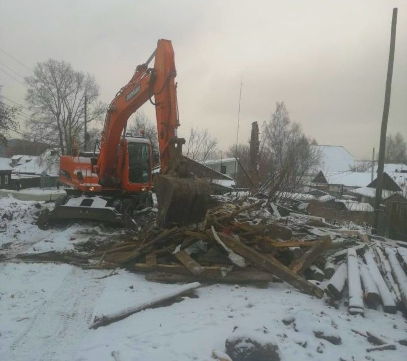 Городское благоустройство, Томские новости, аварийный дом интересные новости Томска жилье аварийное демонтаж В Томске на Степановке снесли аварийный дом