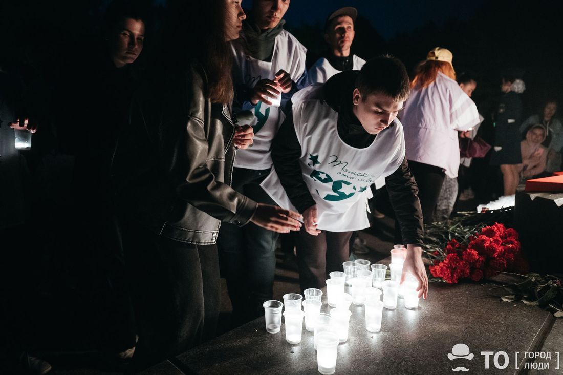Город, События, Томские новости, томск свеча памяти день памяти и скорби лагерный сад новости интересное мэрия Более двух тысяч томичей приняли участие в ежегодной акции «Свеча памяти»