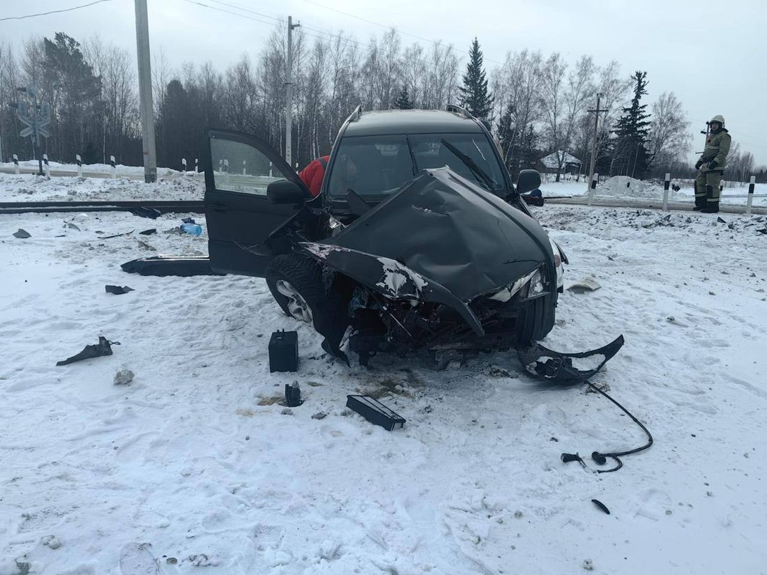Происшествия, Томские новости, авария ДТП врезались пострадали жесть Томска сводка происшествий интересные новости Land Cruiser попал под поезд в Томском районе