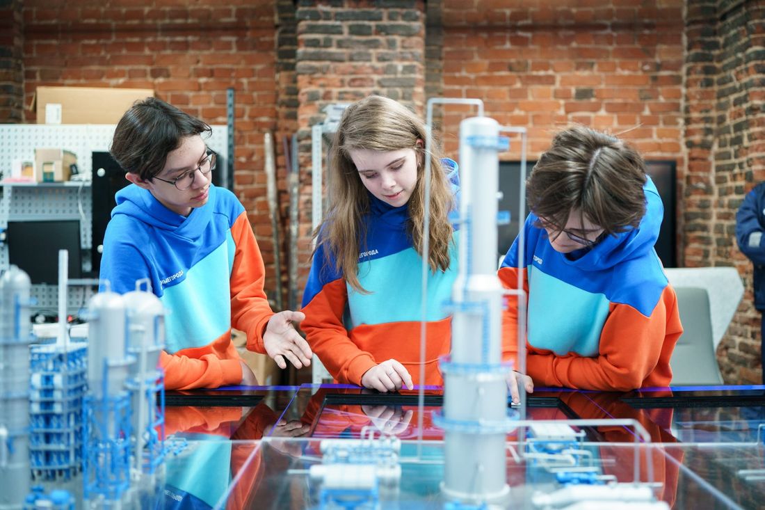 Томские новости, Газпром карьера школьники интересные новости Томска Почти каждый второй школьник считает рабочие профессии престижнее офисных