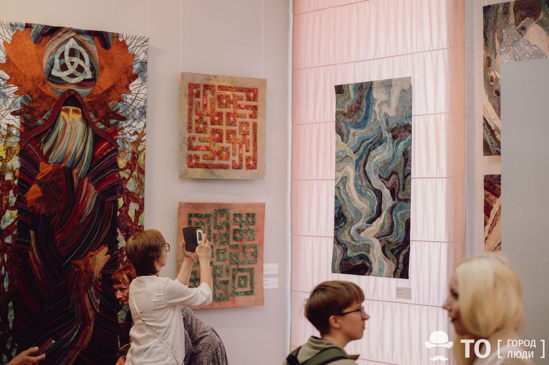 Афиша Томска, Город, Культура в Томске, Томские новости, выставка новости томск интересное художественный музей красивые фото куда сходить афиша Питерская художница представила в Томске свои масштабные панно