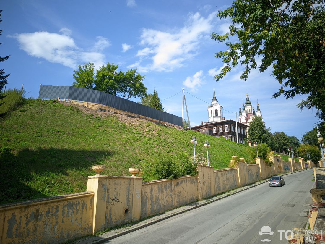 Город, Исторический центр, Томские новости, воскресенская церковь историческое наследие томск новости интересное незаконная стройка памятник Строительный забор рядом с Воскресенской церковью может быть не согласован