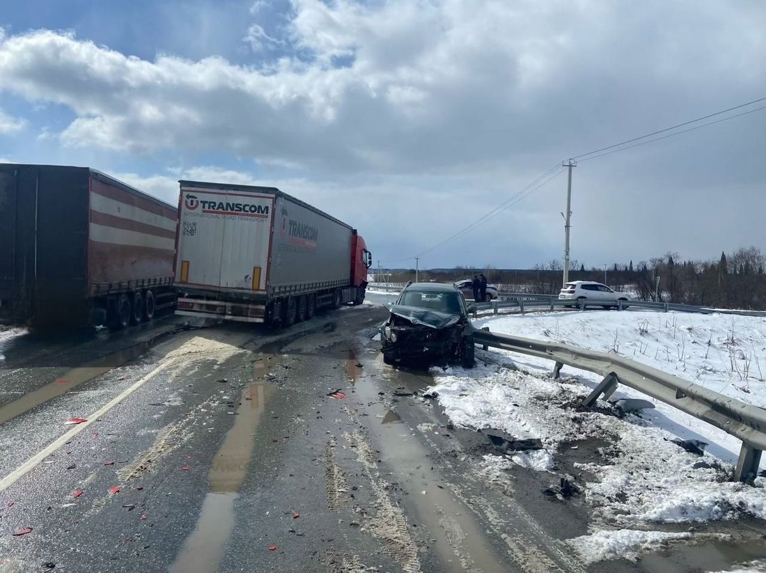 Город, Происшествия, Томские новости, авария ДТП жесть Томска интересные новости сводка происшествий дорожная обстановка Грузовик и иномарка столкнулись на подъезде к Томску