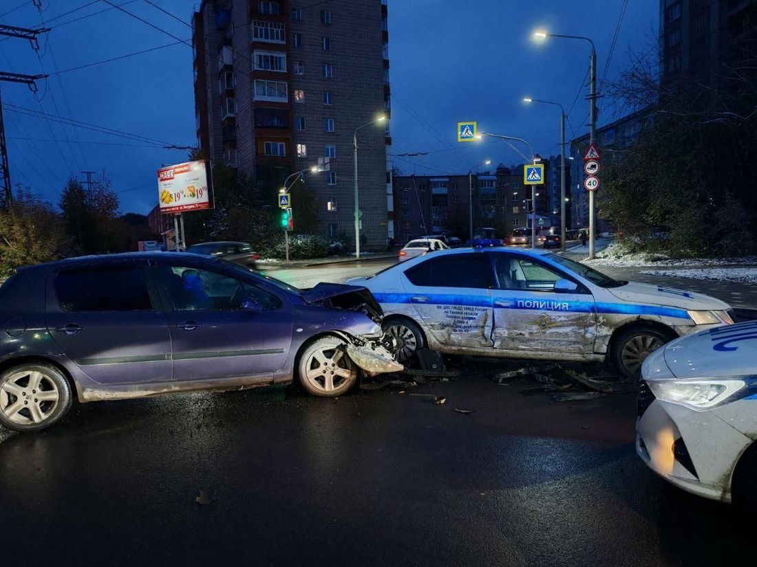 Город, Происшествия, Томские новости, авария ДТП врезались пострадали сводка происшествий дорожная обстановка жесть Томска Иномарка въехала в патрульную машину в Томске