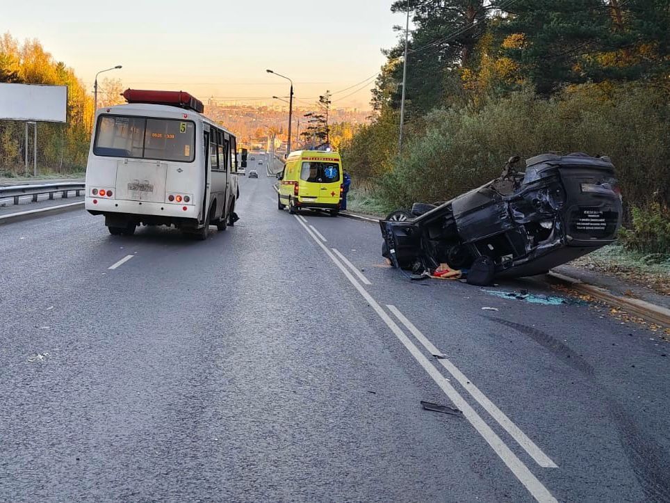 Город, Происшествия, Томские новости, авария ДТП сводка происшествий жесть Томска интересные новости Иномарка перевернулась после столкновения с автобусом в Томске