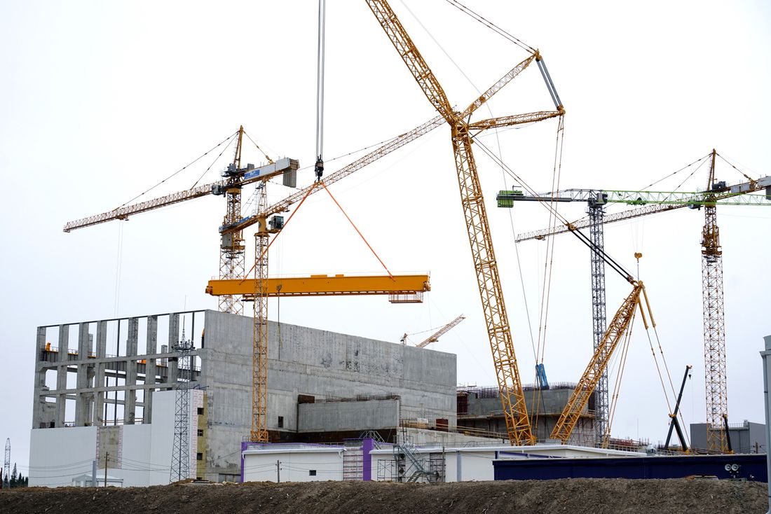 Город, Предприятия Томска и области, Томские новости, монтаж кран интересные новости Томска аэс В Северске на стройплощадке энергоблока БРЕСТ-ОД-300 монтируют мостовой кран