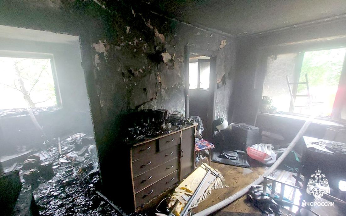 Город, Происшествия, Томские новости, пожар огонь горит сводка происшествий жесть Томска интересные новости Пожарные спасли девятерых человек из горящего дома в Томске