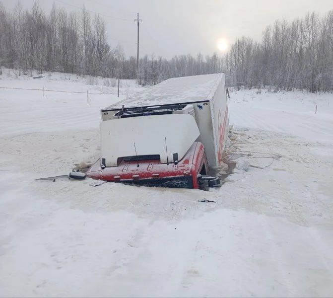 Город, Происшествия, Томские новости, аварии дтп сводка происшествий жесть Томска дорожная обстановка интересные новости Грузовик провалился под лед в Томской области