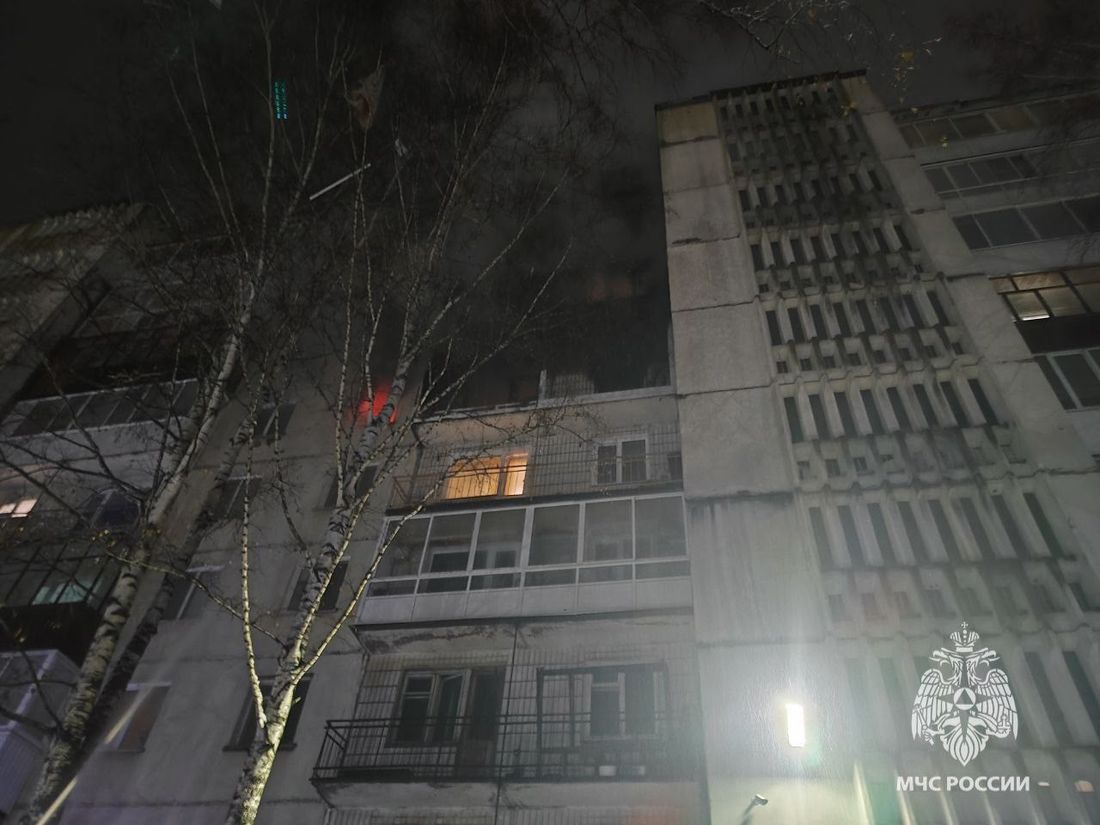 Город, Происшествия, Томские новости, пожар горит огонь сводка происшествий жесть Томска интересные новости Почти 30 человек спасли пожарные из горящего дома в Томске