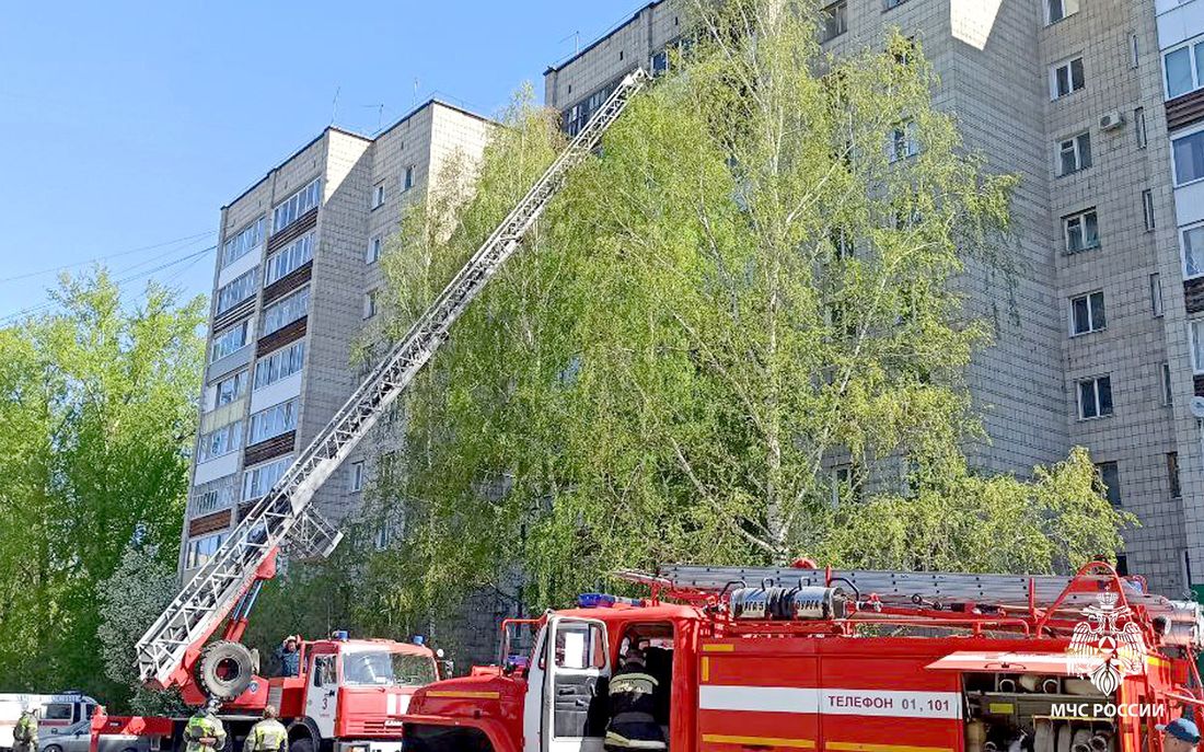 Город, Происшествия, Томские новости, пожар горит сводка происшествий жесть Томска интересные новости Томские пожарные спаcли пятерых из горящей многоэтажки