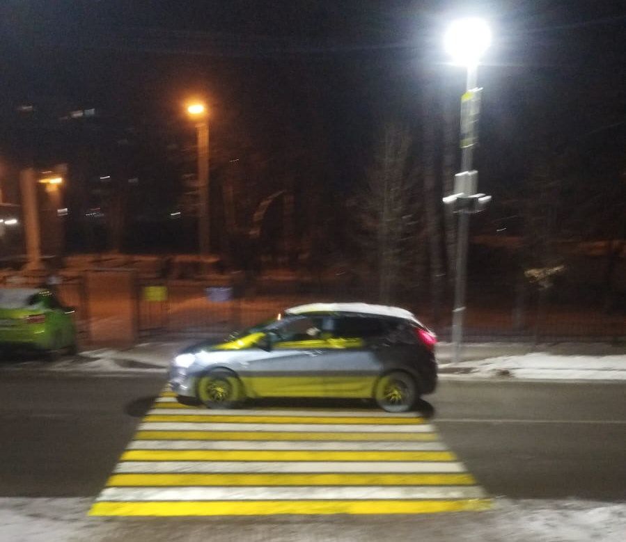 Безопасность, Город, Дороги, Томские новости, интересные новости Томска пешеходы дорожная обстановка новые знаки установили В Томске установили проекционный пешеходный переход