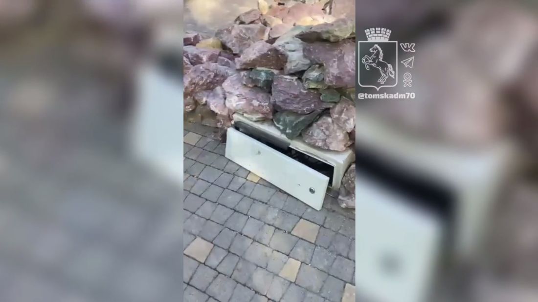 Город, Городское благоустройство, Происшествия, Томские новости, интересные новости Томска вандалы криминал город Вандалы повредили электропроводку фонтана в томском Буфф-саду